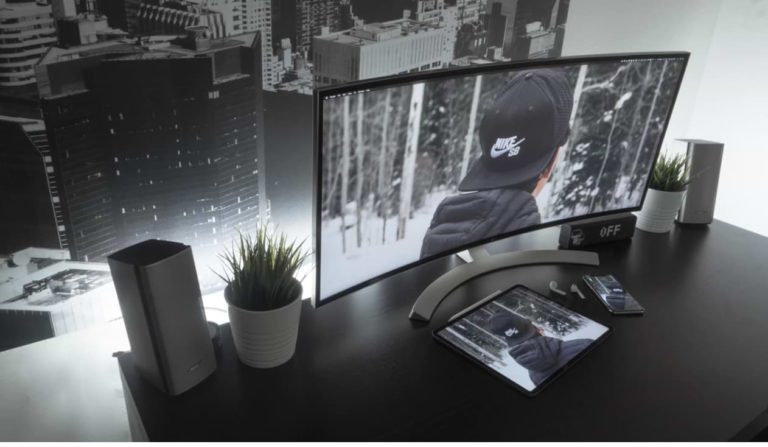 curved monitor