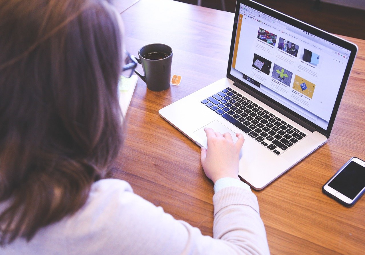 woman-using-laptop